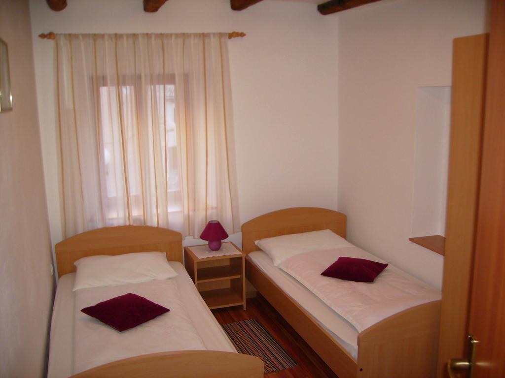 Apartment Nemarnik Roč Quarto foto